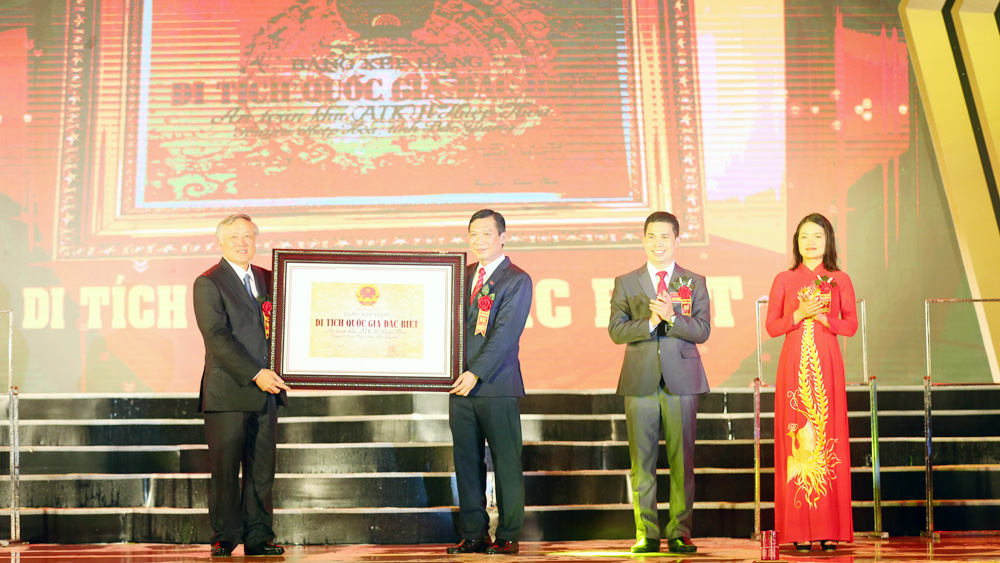 Huyện Hiệp Hòa đón nhận các bằng xếp hạng di tích, huyện NTM và Huân chương Lao động hạng Nhất