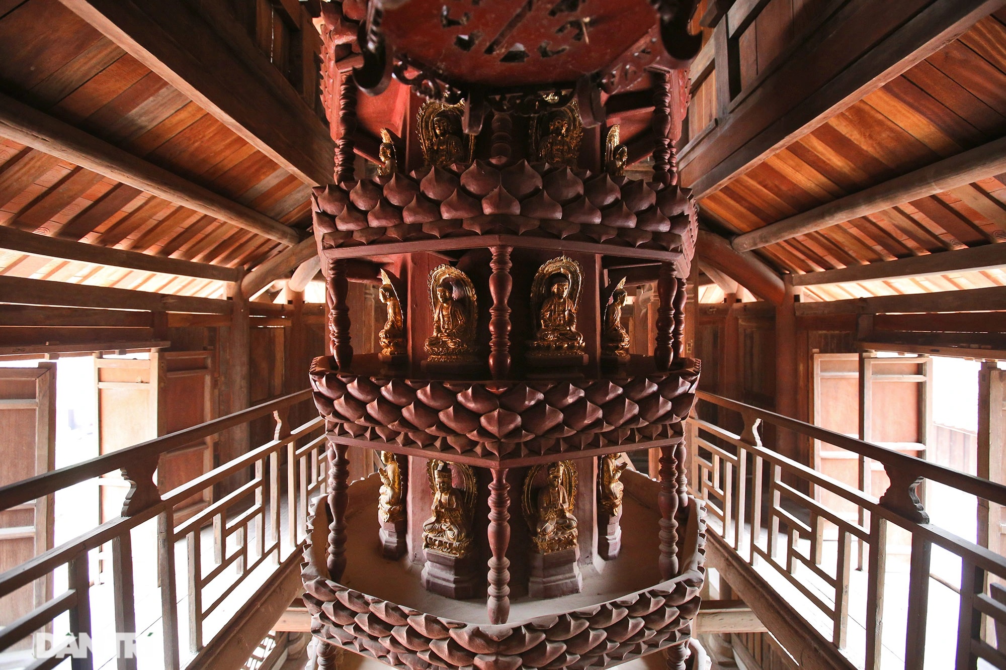 Độc đáo tháp Cửu Phẩm Liên Hoa chùa Bút Tháp