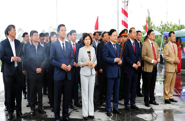 Lãnh đạo tỉnh dâng hương tưởng niệm đồng chí Ngô Gia Tự