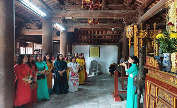 Trung tâm bồi dưỡng chính trị thành phố Từ Sơn dâng hương tại Văn Miếu Bắc Ninh