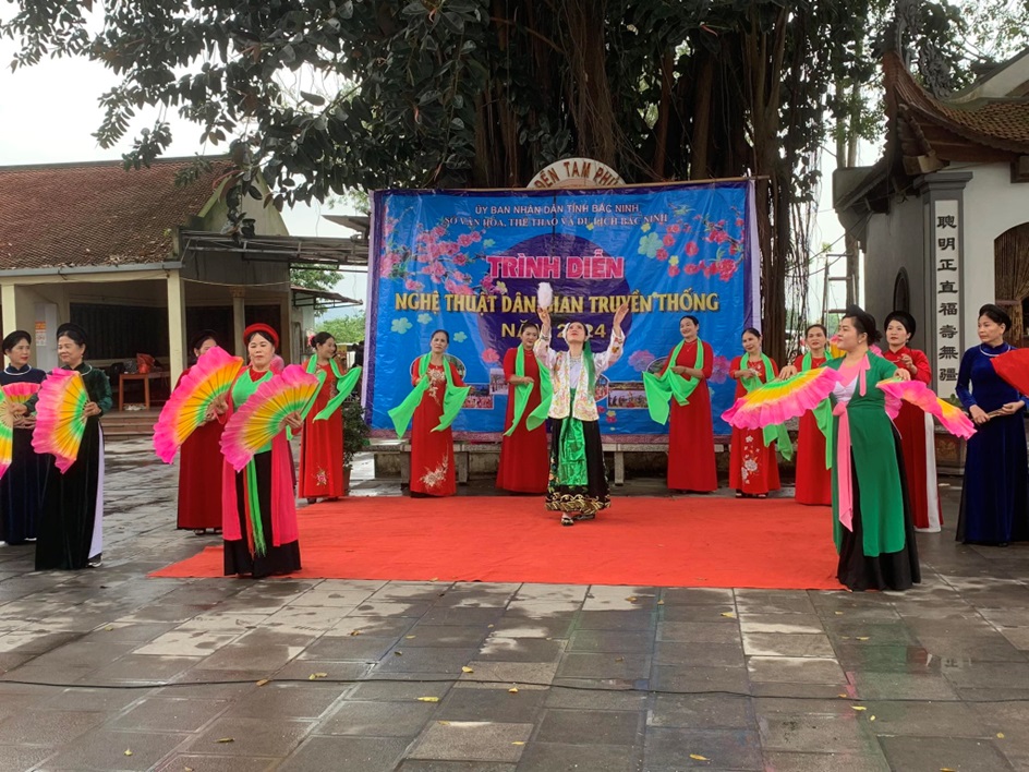 Trình diễn các loại hình nghệ thuật dân gian truyền thống và khu trưng bày, giới thiệu sản phẩm làng nghề tại Đền Tam Phủ năm 2024