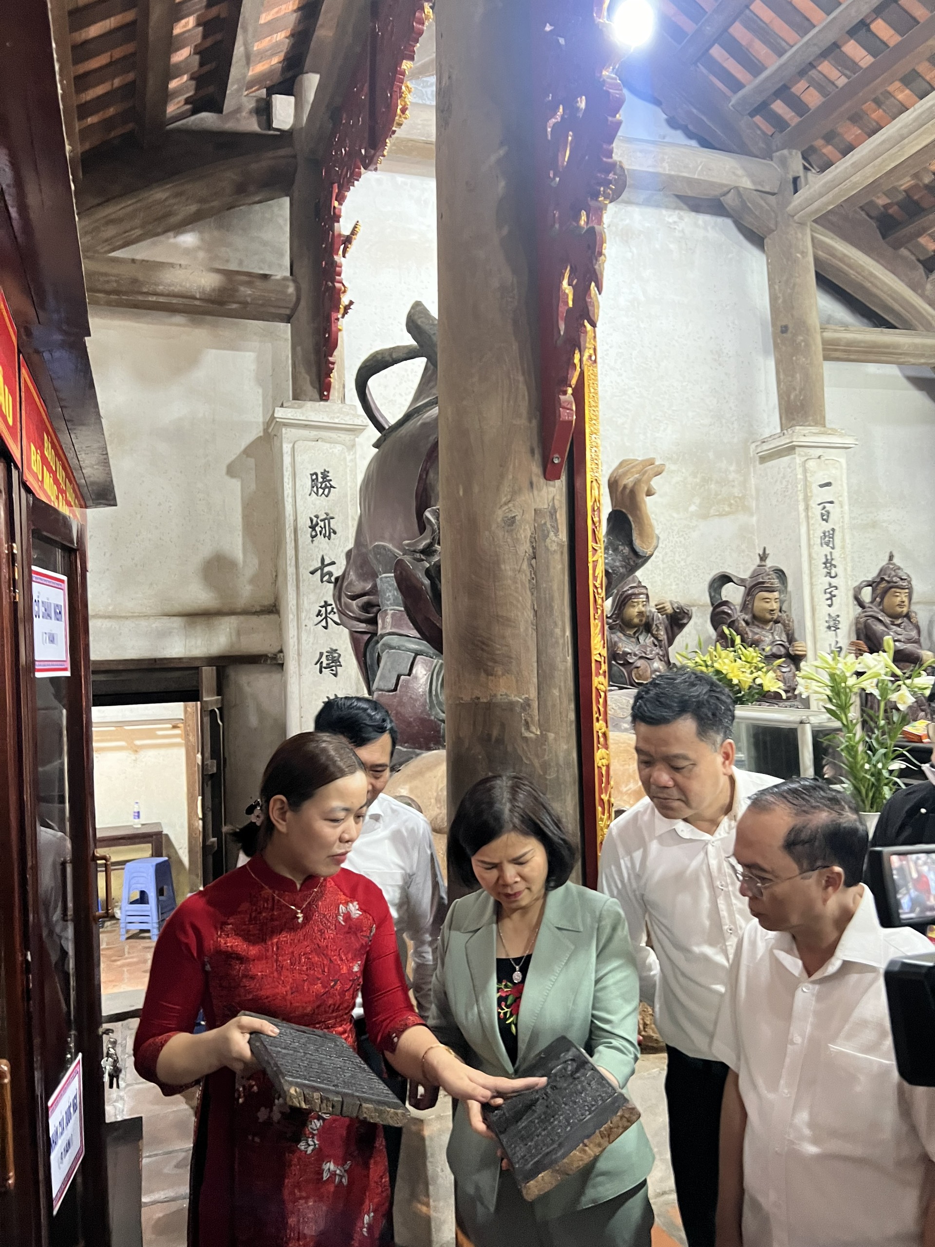 Thị xã Thuận Thành công bố Quyết định của Thủ tướng Chính phủ công nhận Bảo vật Quốc gia - Mộc bản chùa Dâu