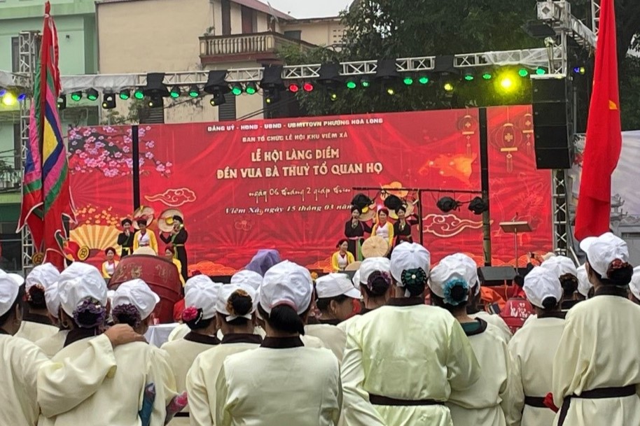 Lễ hội làng Diềm tưởng nhớ Vua Bà Thủy tổ Quan họ