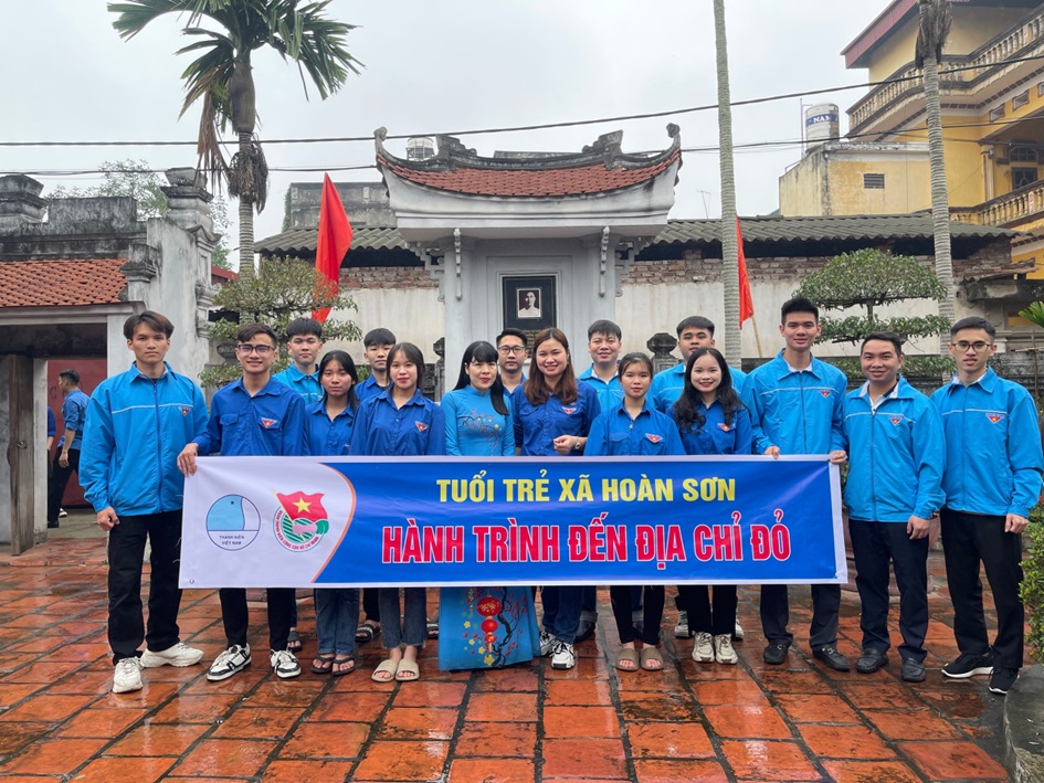 Dâng hương nhân dịp kỷ niệm 93 năm ngày thành lập Đoàn thanh niên cộng sản Hồ Chí Minh