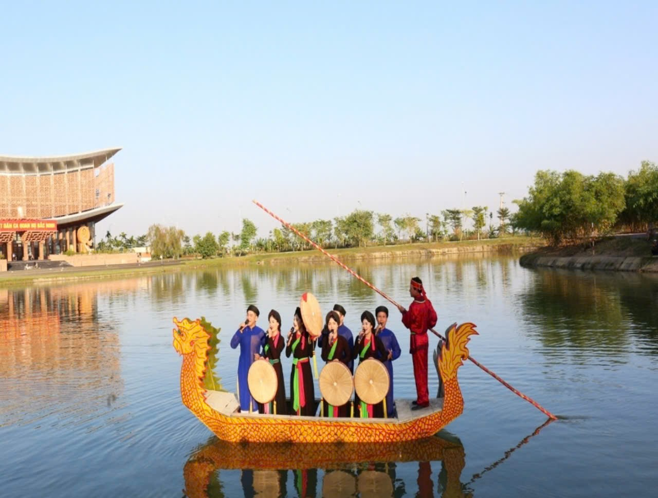 Chương trình hát dân ca Quan họ trên thuyền 