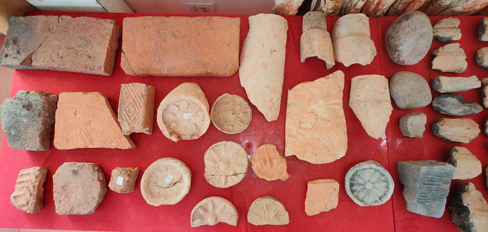 PHÁT HIỆN MẢNH KHUÔN ĐÚC TRỐNG ĐỒNG LỚN TẠI DI TÍCH THÀNH CỔ LUY LÂU