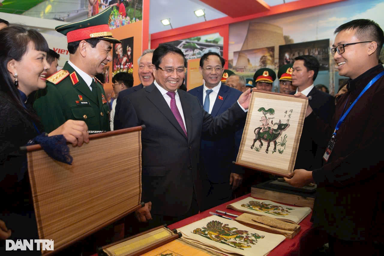 Tranh Đông Hồ xuất hiện Tại Triển Lãm Quốc Tế Quốc Phòng 2024