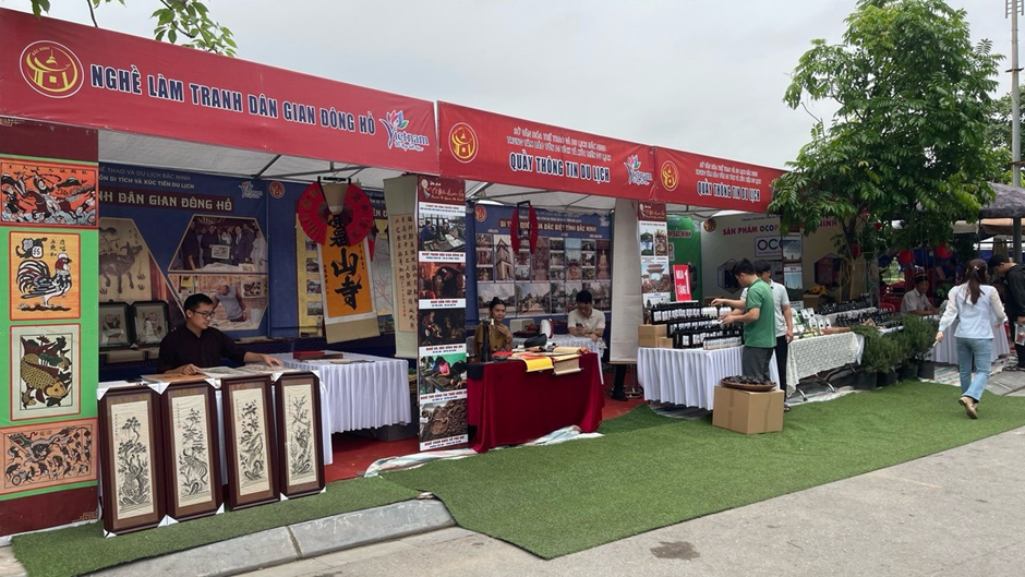 Trình diễn các loại hình nghệ thuật dân gian truyền thống và khu trưng bày, giới thiệu sản phẩm làng nghề tại Lễ hội Đền Đô năm 2024