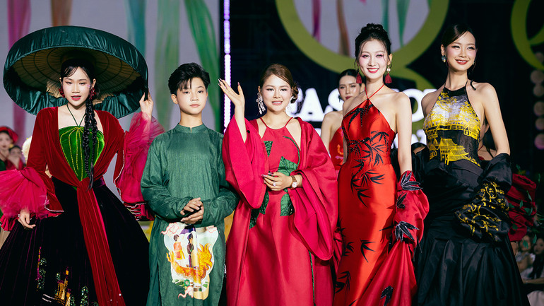 “Tinh hoa Kinh Bắc” – Khi Thạch Linh kể chuyện văn hóa bằng thời trang