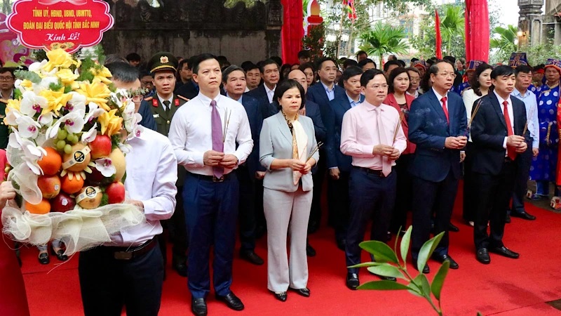 Dâng hương Tết Nguyên Tiêu tại Văn Miếu Bắc Ninh