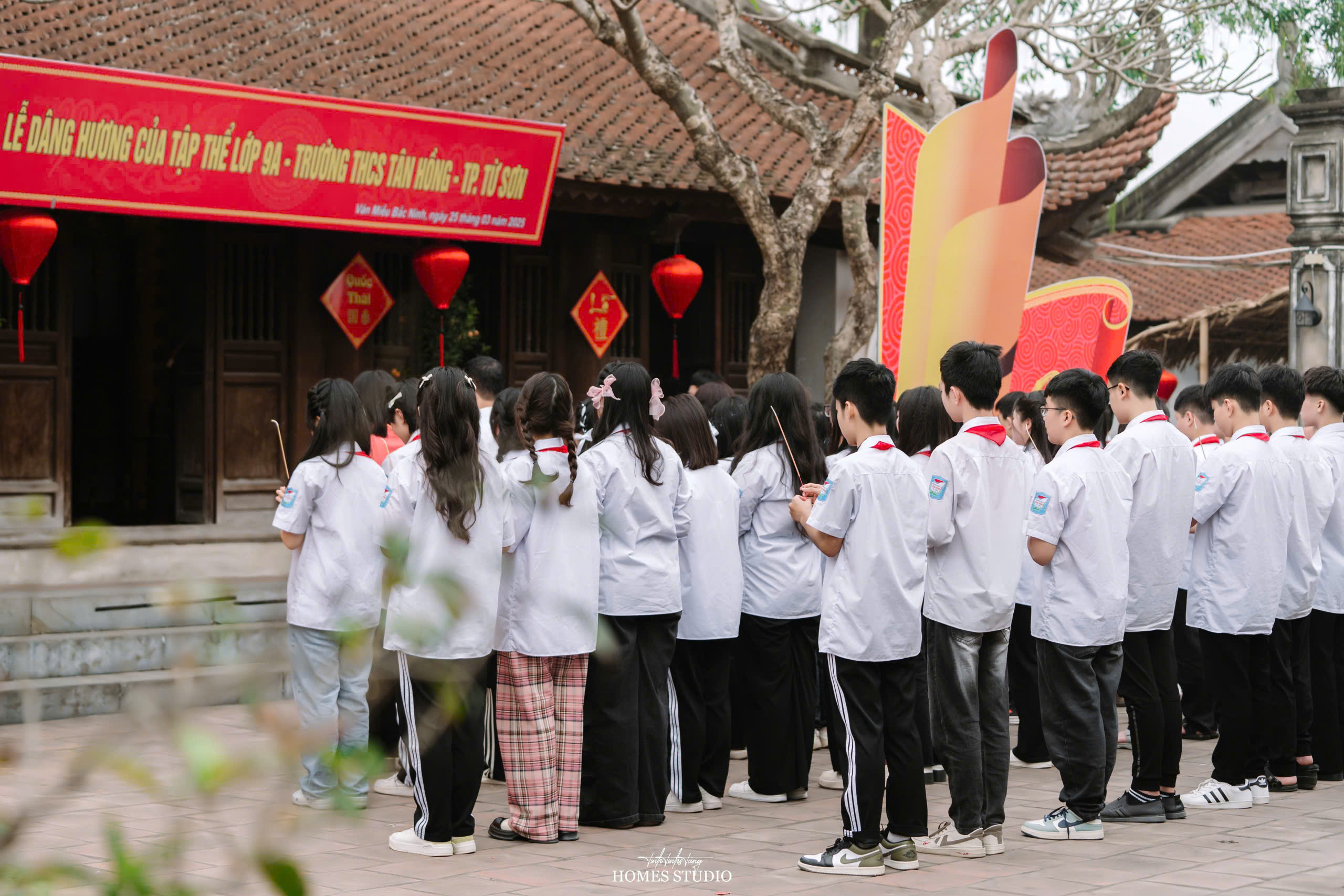 THCS Tân Hồng, thành phố Từ Sơn dâng hương tại Văn Miếu Bắc Ninh