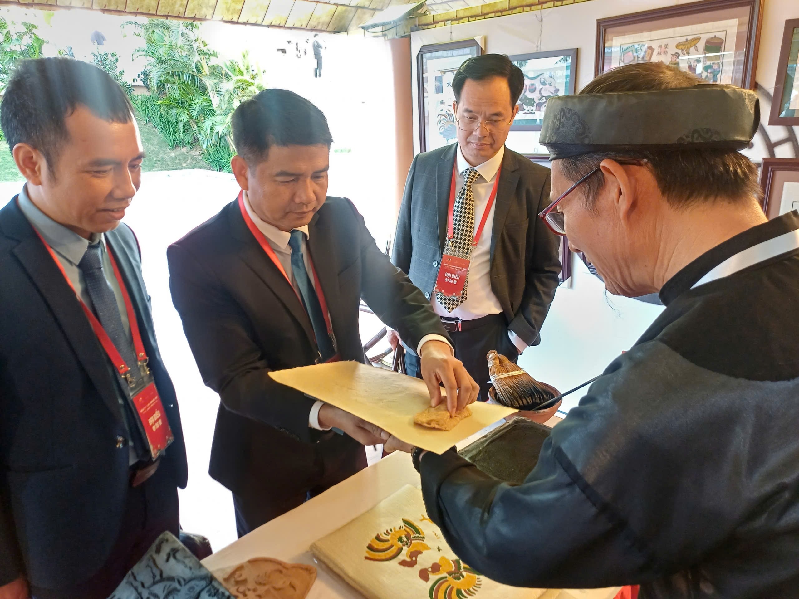 Quảng bá tranh dân gian Đông Hồ tại Diễn đàn hợp tác địa phương Việt - Nhật