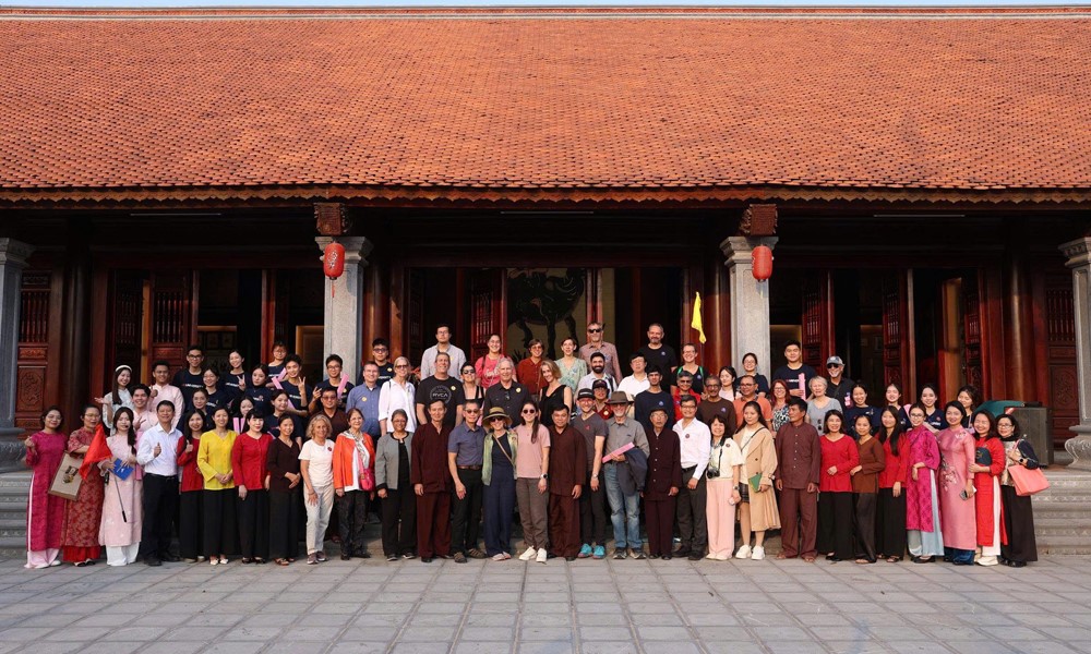 Các nhà khoa học quốc tế tham quan, trải nghiệm tranh dân gian Đông Hồ