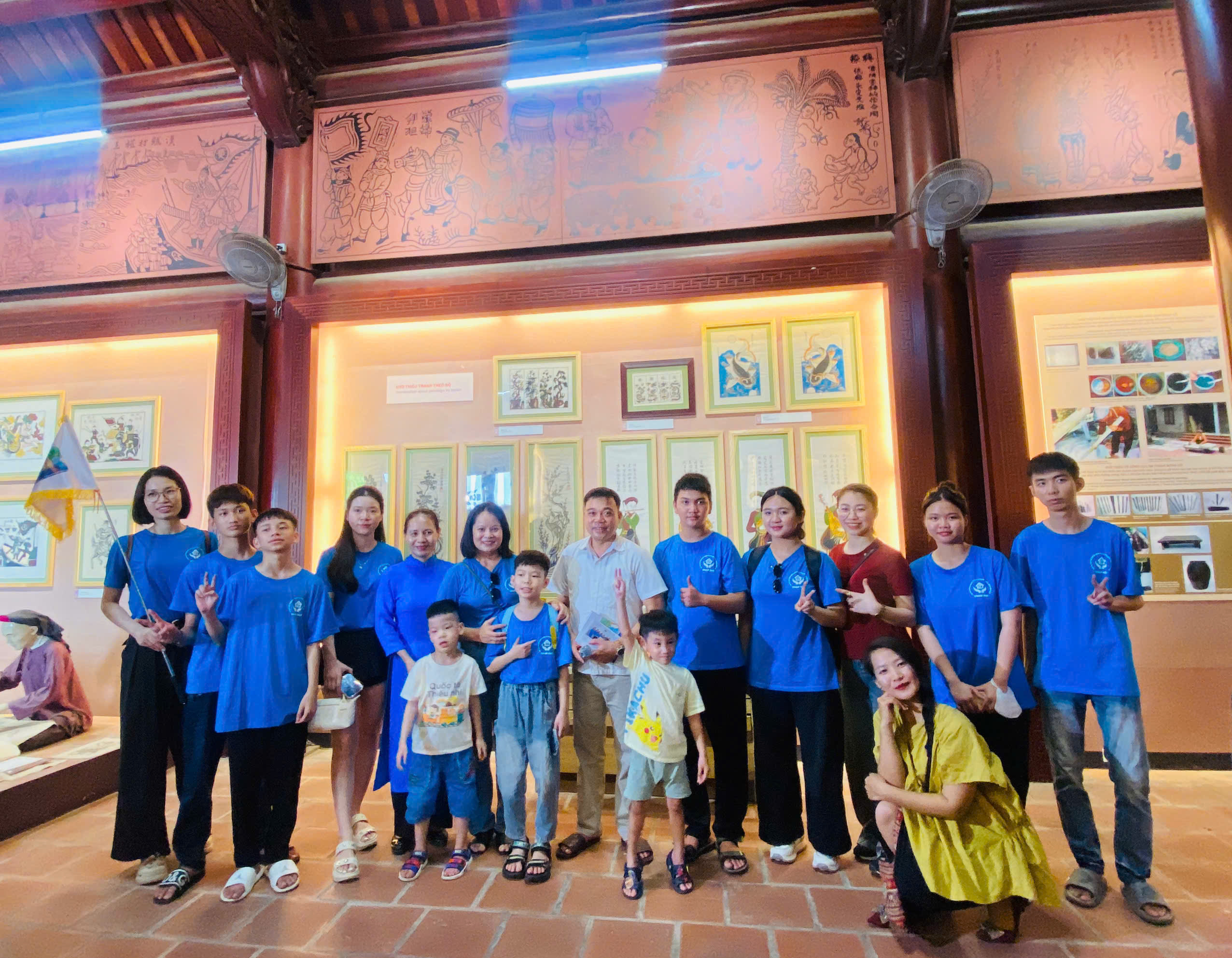 “Hành trình Văn hóa – Kết nối Yêu Thương”: Trung tâm bảo tồn Tranh dân gian Đông Hồ đón các em nhỏ khiếm thính nhân dịp 1/6